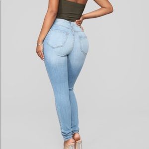 High waist blue jeans
